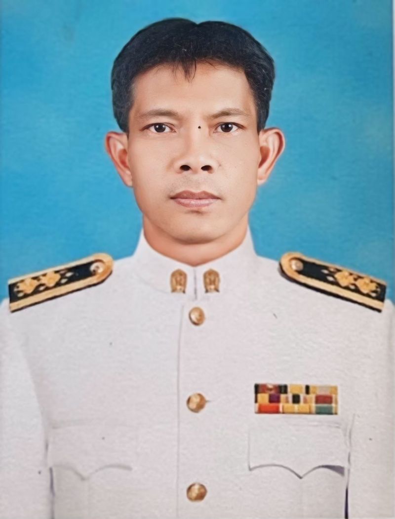 นายนพดล กาจารี