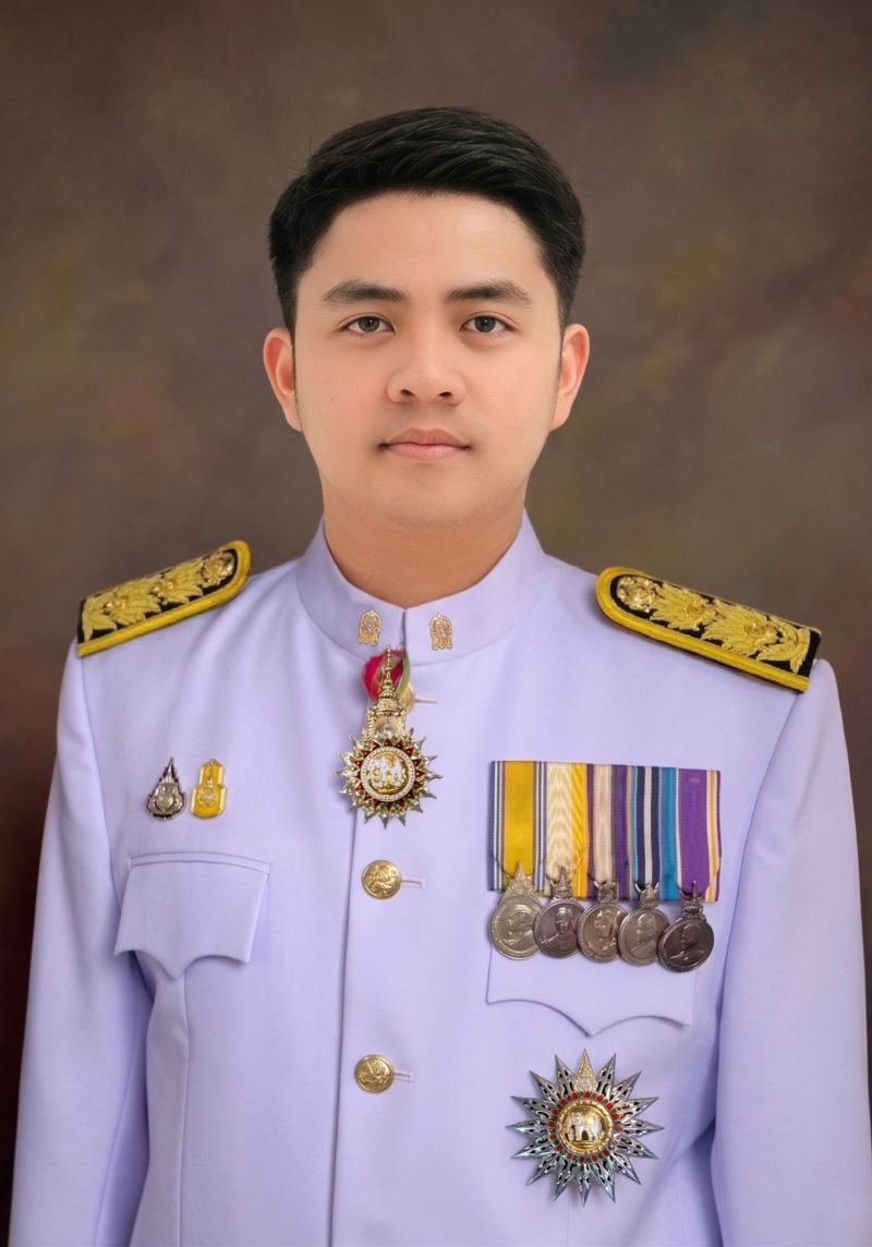 นายธงไชย สันติถาวรยิ่ง