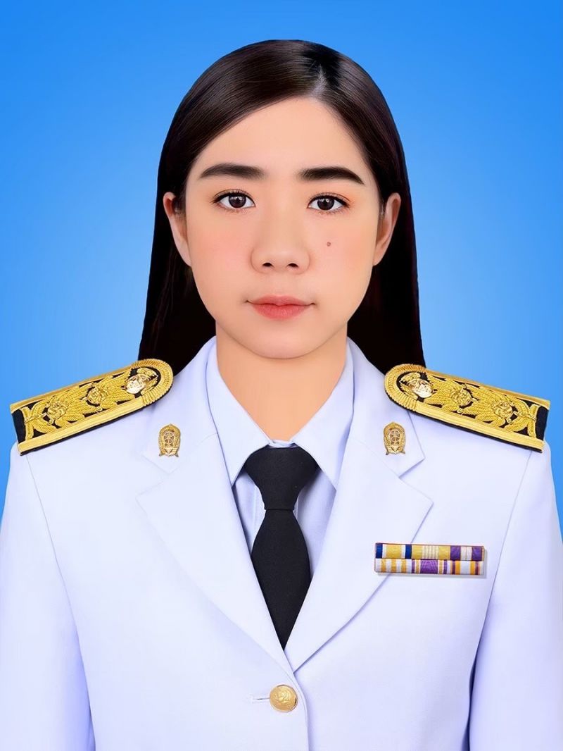 นางสาวณัฐนรี  ผาลอย