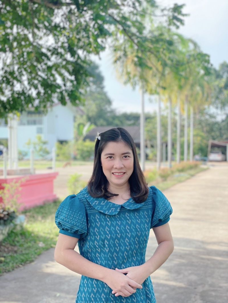 นางสาวนลินนิภา ประราช